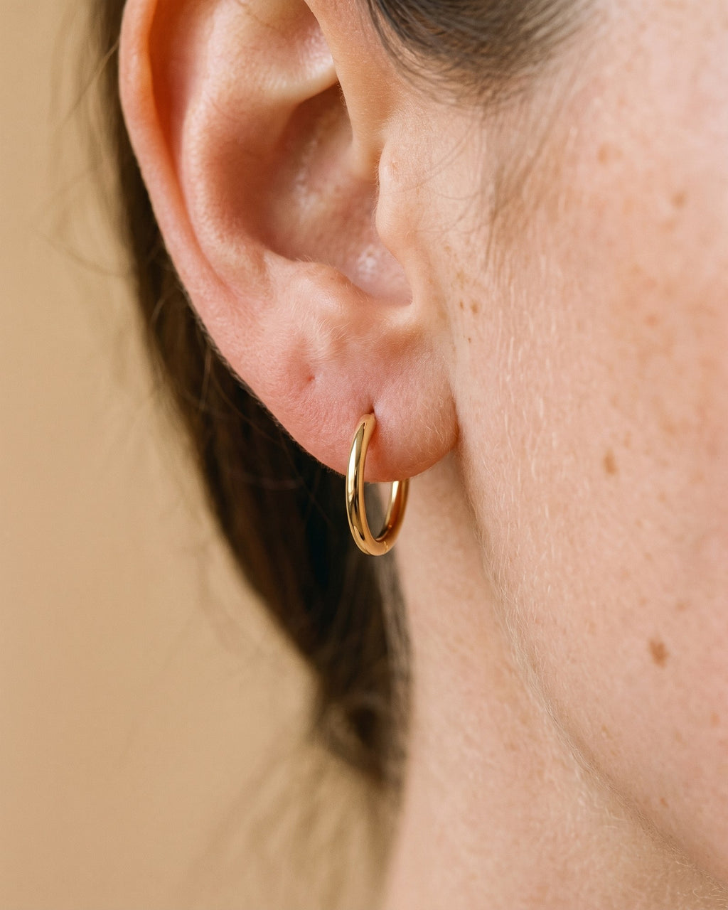 Plain Huggie in 18K Gold Vermeil, worn on the ear