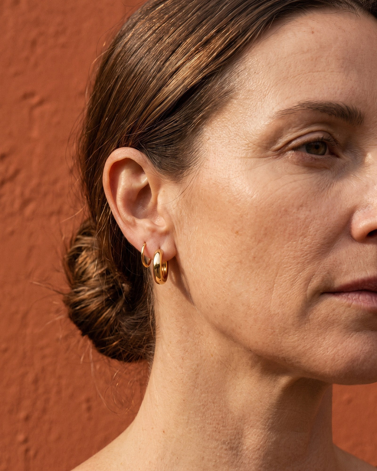 Plain Huggie in 18K Gold Vermeil, worn on the ear